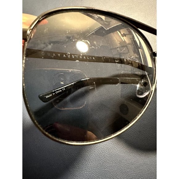 QUAY AUSTRALIA LADIES VIVIENNE 126 SUNGLASSES - -WORN ,‎ MINOR SCRATCHING - Picture 3 of 6